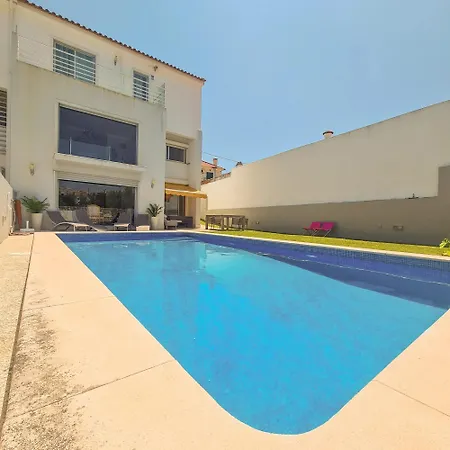 4 Bedrooms With Private Pool Enclosed Garden And Wifi At 3 Km Away From The Villa Alcabideche