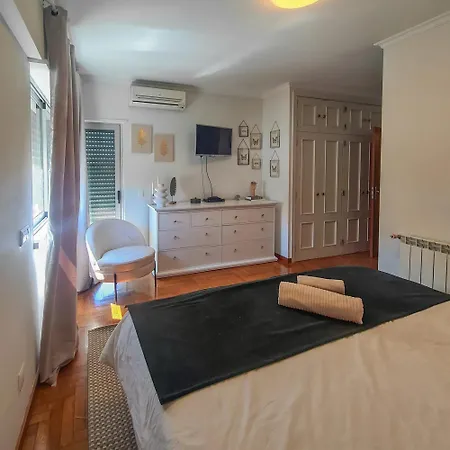 4 Bedrooms With Private Pool Enclosed Garden And Wifi At 3 Km Away From The *