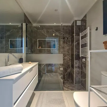 4 Bedrooms With Private Pool Enclosed Garden And Wifi At 3 Km Away From The *